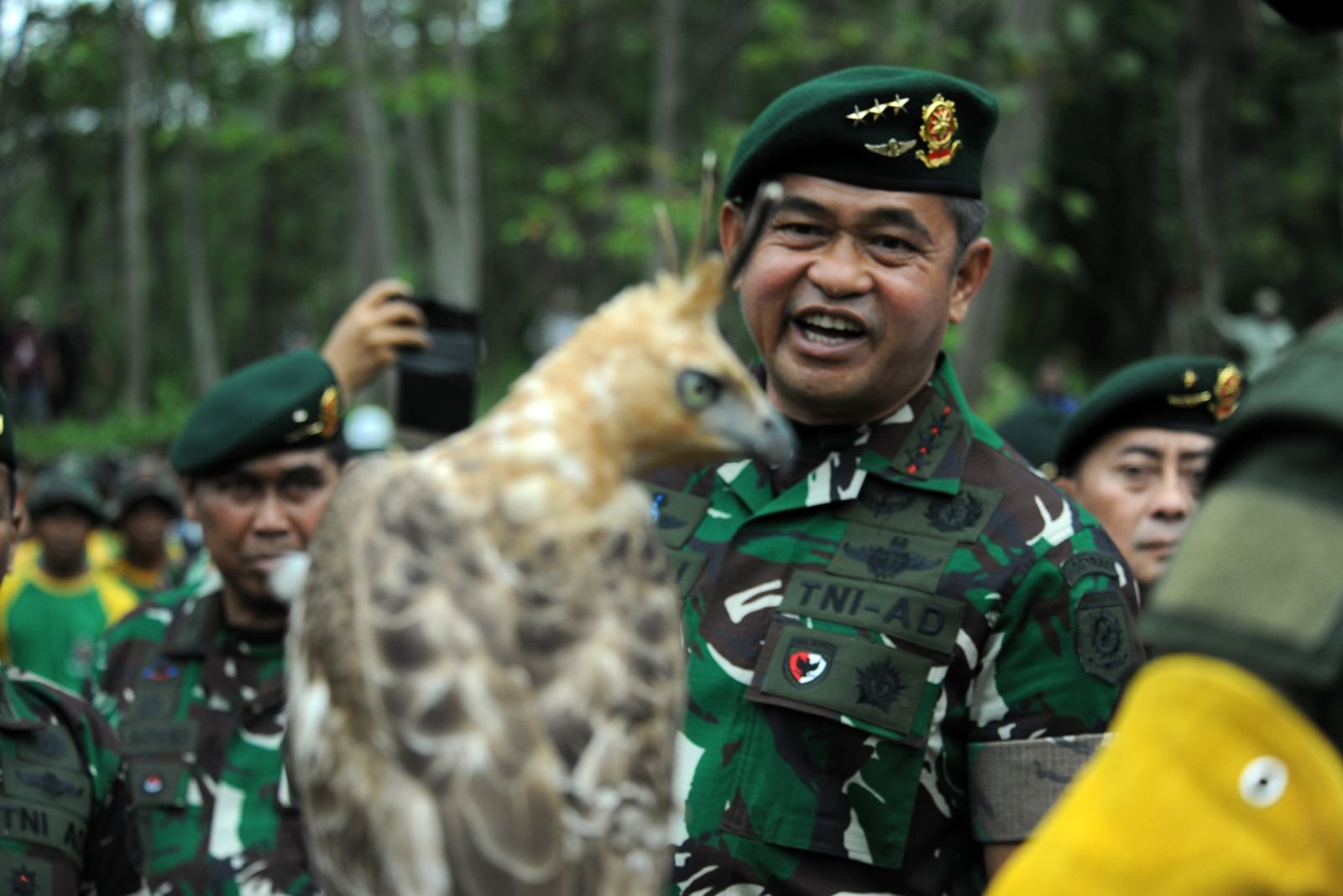 Bapak asuh satwa langkah