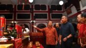 Bey Machmudin bersama jajaran Forkopimda, meninjau sejumlah vihara di Kota Bandung. (istimewa)