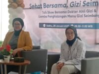 Dokter Nadhilah (kanan) memaparkan tentang pentingnya gizi seimbang dalam talks show Hari Gizi Nasional. (Mediaseruni)