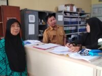 Pihak sekolah SMK PGRI 2 menyampaikan ketentuan pengambilan ijazah siswa di sekolahnya. (Davi Alvaro/Mediaseruni)