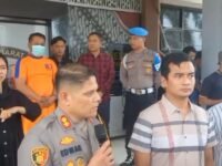 Kapolres Karawang AKBP Edwar Zulkarnaen menjelaskan kronologis penangkapan oknum Kades Tanjungbungin. (Mediaseruni)