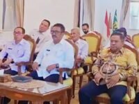 Ketua DPRD Kabupaten Sukabumi Budi Azhar Mutawali bersama Bupati Asep Japar tampak menghadiri peluncuran IPKD MCP 2025. (istimewa)