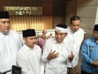 Gubernur Dedi Mulyadi memberi keterangan pers terkait penanganan masalah banjir di Jawa Barat. (Istimewa)