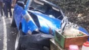 bangkai sedan setelah menabrak gerobak bakso