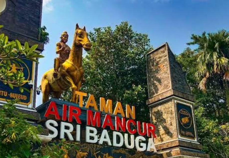 Malam Ini Purwakarta akan Hidup Lagi, Gratis! Pertunjukan Air Mancur Sri Baduga 1 tugu air mancur sri baduga