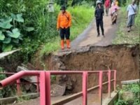jembatan ambruk di sukabumi
