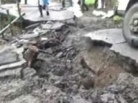 Ruas Jalan Nasional dilintasan Bagbagan - Kiara Dua amblas. Kondisi serupa juga terjadi di beberapa wilayah yang menuntut perhatian serius Pemkab Sukabumi. (Ist)