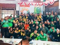 Pengurus Ojol Indonesia Kabupaten Karawang foto bersama usai deklarasi. (Mediaseruni)