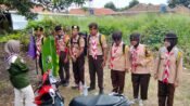 Pramuka SMK Texmaco Purwasari, Karawang, Jawa Barat, melaksanakan kegiatan pelantikan kenaikan tingkat Penggerak Bantara dan Penegak Laksana. (Sarmin/Mediaseruni)