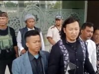 Ketua Karangtaruna Karawang Barat Eigen Justisi ST. SH. MH memberi keterangan pers. (Sarmin/Mediaseruni)