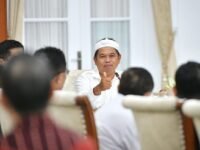 Gubernur Dedi Mulyadi rapat bersama Menteri Perumahan dan Kawasan Permukiman (PKP) Maruar Sirait dan pengembang perumahan Sejawa Barat. (Ist)