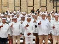 Gubernur Dedi Mulyadi foto bersama usai acara Business Review Semester II tahun 2025 & Executive Workshop Tahun 2026, di Bale Agung Gedung Negara Pakuan. (Ist)