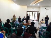 Anggota DPRD Provinsi Jawa Barat Fraksi Partai Demokrat, H. Jenal Aripin, foto bersama usai kegiatan. (Iman Suryana/Mediaseruni)