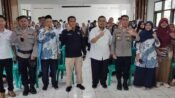 Kabid Persandian dan Keamanan Informasi Kabupaten Sukabumi Ujang Zulkifli foto bersama disela kegiatan. (Dwika Arno/Mediaseruni)