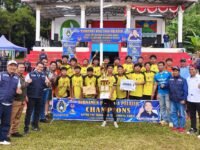 Foto bersama usai pembagian piala Turnamen Pelajar SMP sederajat Sekabupaten Bandung Barat dilaksanakan PSSI KBB berkolaborasi dengan Dinas Pendidikan. (Dadan Saepudin/Mediaseruni)