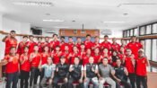 Aep Nurdin foto bersama selepas penutupan Kursus Kepelatihan Sepak Bola Lisensi D, PSSI Kabupaten Bandung Barat. (Dadan Saepudin/Mediaseruni)