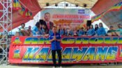 Anggota DPRD Jawa Barat H. Jenal Aripin memberi sambutan dalam kegiatan Sapa Warga Berbasis Budaya di Kampung Karang Gombong, Kabupaten Purwakarta, Jawa Barat. (Iman Suryana/Mediaseruni)