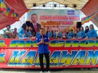 Anggota DPRD Jawa Barat H. Jenal Aripin memberi sambutan dalam kegiatan Sapa Warga Berbasis Budaya di Kampung Karang Gombong, Kabupaten Purwakarta, Jawa Barat. (Iman Suryana/Mediaseruni)