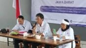 Ketua MIO Indonesia Jawa Barat Azhari (tengah) didampingi Sekretaris Tatang Suparman (kiri) dan Dewan Pembina Ai Mulyani (kanan). (Mio Indonesia)