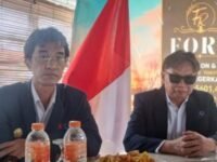 Ketua umum MIO Indonesia AYS Prayogi (kanan)
