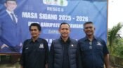 Anggota DPRD Karawang H. Erich Heryawan Kusumah, SE (tengah) saat reses kedua di Desa Balonggandu. (Davi Alvaro/Mediaseruni)