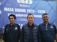 Anggota DPRD Karawang H. Erich Heryawan Kusumah, SE (tengah) saat reses kedua di Desa Balonggandu. (Davi Alvaro/Mediaseruni)