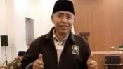 Ketum PDM KBB, Drs. Budiawan mengapresiasi Punggawa Madrasah Nasional Indonesia (PGMNI) Kabupaten Bandung Barat. (Dadan Saepudin/Mediaseruni)