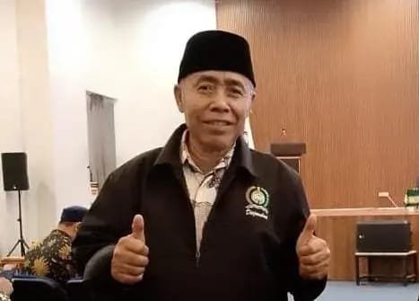 Ketum PDM KBB, Drs. Budiawan mengapresiasi Punggawa Madrasah Nasional Indonesia (PGMNI) Kabupaten Bandung Barat. (Dadan Saepudin/Mediaseruni)