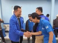 Anggota DPRD Provinsi Jawa Barat H. Jenal Aripin, SE, menyampaikan maafnya kepada jajaran pengurus Partai Demokrat di Kabupaten Karawang. (Iman Suryana/Mediaseruni)