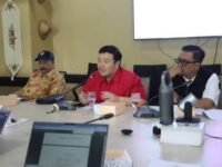 Anggota Pansus 12 DPRD Kota Bandung, Christian Julianto Budiman (tengah) mendorong percepatan Raperda Kesejahteraan Sosial. (Ist)