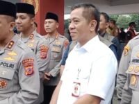 Bupati Karawang Aep Syaepuloh bersama Kapolda Jabar Irjen (Pol) Rudi Setiawan, meninjau Gerakan Pangan Murah di Karangpawitan. (Mediaseruni)