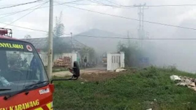 Kebakaran di Tempat Pembuangan Sampah Terpadu (TPST) Mekarjati. (ist)