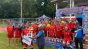 Legenda Persinga Ngamprah saat menerima Piala Juara 2 Kategori Bronze pada ajang Turnamen Legend U-45+ Piala Ketua PSSI Kabupaten Bandung Barat. (Dadan Saepudin/Mediaseruni)