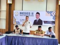 H. Jenal Aripin mengawasli reses II di Kelurahan Mekarjati, Karawang Barat. (Iman Suryana/Mediaseruni)