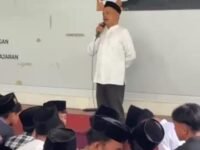 Sambutan Kepala Sekolah Mts Al-Barokah H Rismunandar SE MBA membuka Pesantren Kilat (Sanlat). (Asep Suherman/Mediaseruni)