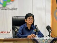 Kepala BPS Jabar Margaretha Ari Anggorowati menyampaikan keterangan pers terkait neraca perdagangan Jabar. (Istimewa)