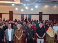 Foto bersama usai kegiatan penguatan ketahanan sosial yang digelar Bakesbangpol Jabar di Karawang. (Ist)