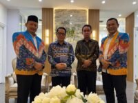 Sekjen Kemenag RI, Prof. Dr. Phil. H. Kamaruddin Amin, M.A. didampingi Dirjen GTK, Dr. Fesal Musaad, M.Pd. melakukan pertemuan dengan PB PGMNI. (Dadan Saepudin/Mediaseruni)