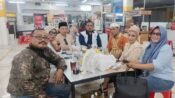 Rapat pembentukan panitia bukber dan santunan anak yatim MIO Imdonesia di Kantin Green Pramuka Tower Pino Basement, kawasan Apartemen Green Pramuka City, Jalan Jenderal Ahmad Yani Kav. 49, Cempaka Putih, Jakarta Pusat. (Humas MIO Indonesia)