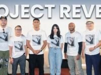 Para bintang film Meja Tanpa Laci foto bersama usai konfrensi pers. Film ini diproduksi rumah produksi Reborn Initiative. (Edo/Mediaseruni)