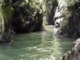 Green Canyon Loji Karawang. Tempat ini menawarkan pemandangan sungai jernih yang diapit tebing dan pepohonan hijau. (ist)