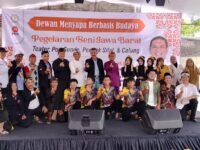 Anggota DPRD Provinsi Jabar H. Tedy Rusmawan, A.T., M.M., foto bersama usai kegiatan. (Chandra/Mediaseruni)