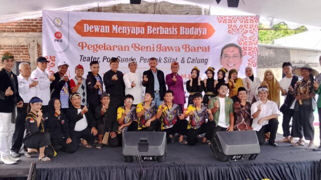 Anggota DPRD Provinsi Jabar H. Tedy Rusmawan, A.T., M.M., foto bersama usai kegiatan. (Chandra/Mediaseruni)