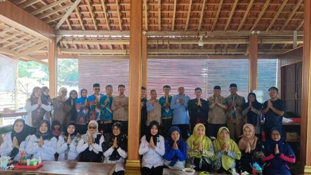 Pengurus PD PGMNI Bandung Barat foto bersama usai kegiatan. (Mediaseruni)