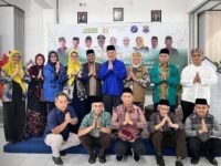 Foto bersama usai loinching Madrasah Husnul Khotimah di Kota Cimahi, Jawa Barat. (Chandra Permana/Mediaseruni)