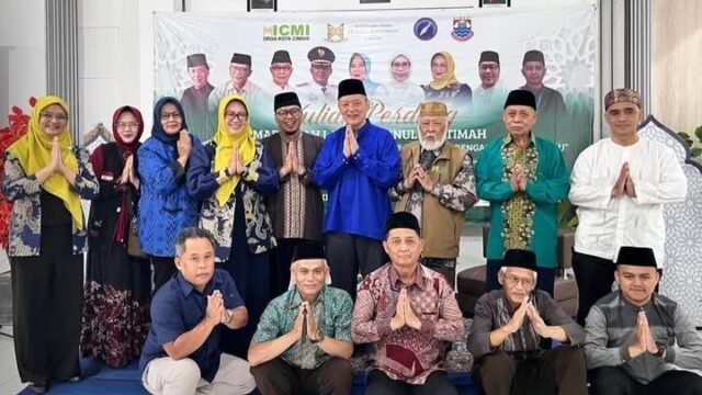 Foto bersama usai loinching Madrasah Husnul Khotimah di Kota Cimahi, Jawa Barat. (Chandra Permana/Mediaseruni)