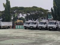 Belasan truk HINO operasional KDKMP terparkir di halaman lapangan upacara Kodim 0604/Karawang. (ist)