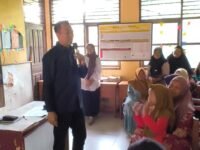 Jenal Aripin, menggelar agenda pengawasan penyelenggaraan pemerintahan di Desa Mekarbuana, Kecamatan Tegalwaru, Karawang. (Iman Suryana/Mediaseruni)