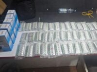 Ribuan tramadol yang diamankan polisi bersama dua pelakunya. (Prima Meidiandi/Mediaseruni)