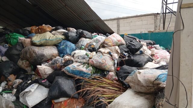 Kondisi sampah di TPS3R di Blok Ranca Gunung Sangar, Batujajar Barat, Kecamatan Batujajar Kabupaten Bandung Barat. (Dadan Saepudin/Mediaseruni)
